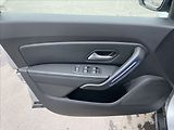 Dacia Duster 1,3 TCe 150 4x4 Celebration - náhled 12