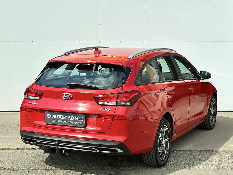Hyundai i30 1.5 DPi 81kW FAMILY Comfort - fotka 2 z 21