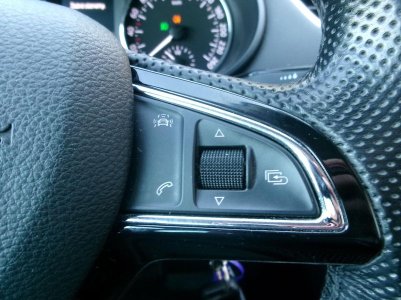 Škoda Octavia 2,0 TDI AUTOKLIMA - fotka 20 z 40