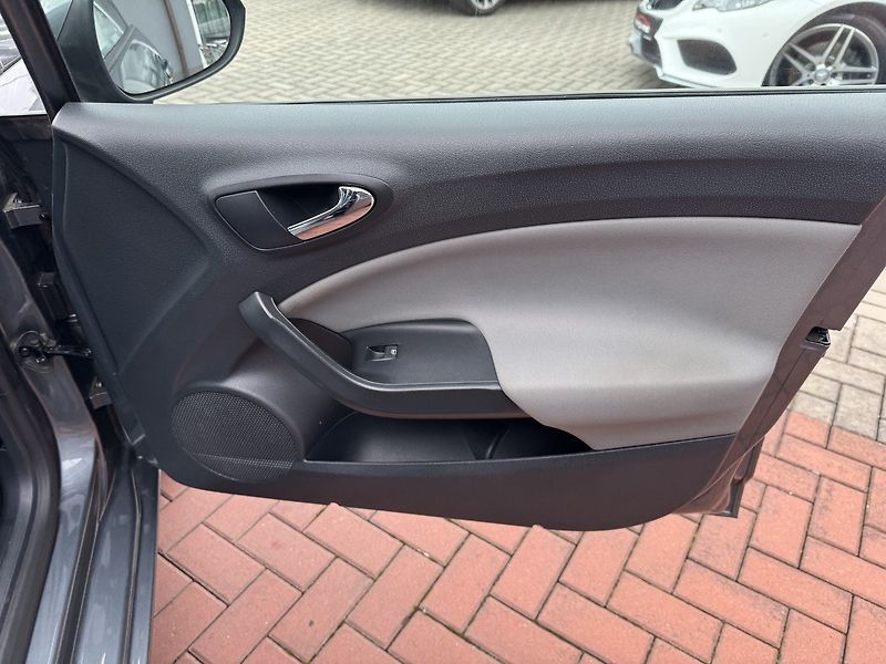 Seat Ibiza (2014) 1.4i 16V Navi Digi Klima - fotka 17 z 50