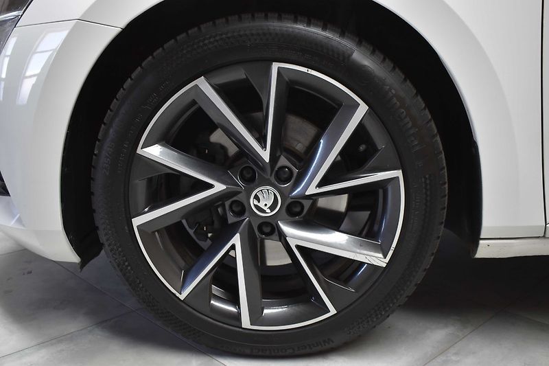 Škoda Superb TDI 147kW 4x4*STYLE*DPH*ČR 1.M - fotka 33 z 40