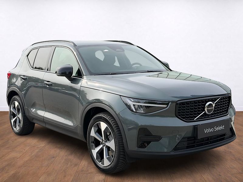 Volvo XC40 PLUS B3 ,ACC, BLIS, FULL LED - fotka 7 z 24