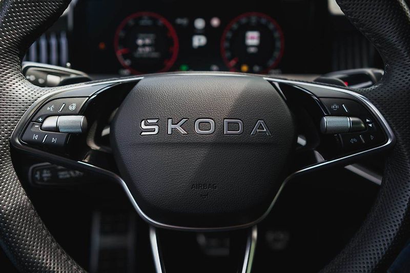 Škoda Superb (2025) 2.0 TDI, Sportline, Navigace - fotka 19 z 31