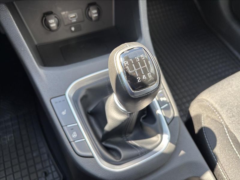 Hyundai i30 1,5 Smart 81kW kombi - fotka 30 z 34