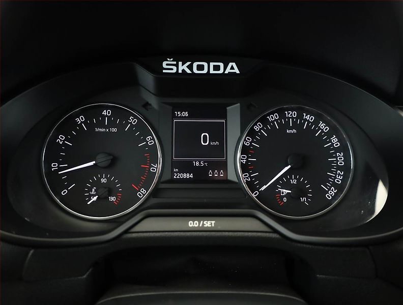 Škoda Octavia (2013) 1.2 TSI, Tempomat - fotka 8 z 13