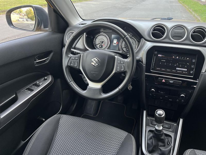 Suzuki Vitara 1,4 BoosterJet Elegance/servis - fotka 27 z 34