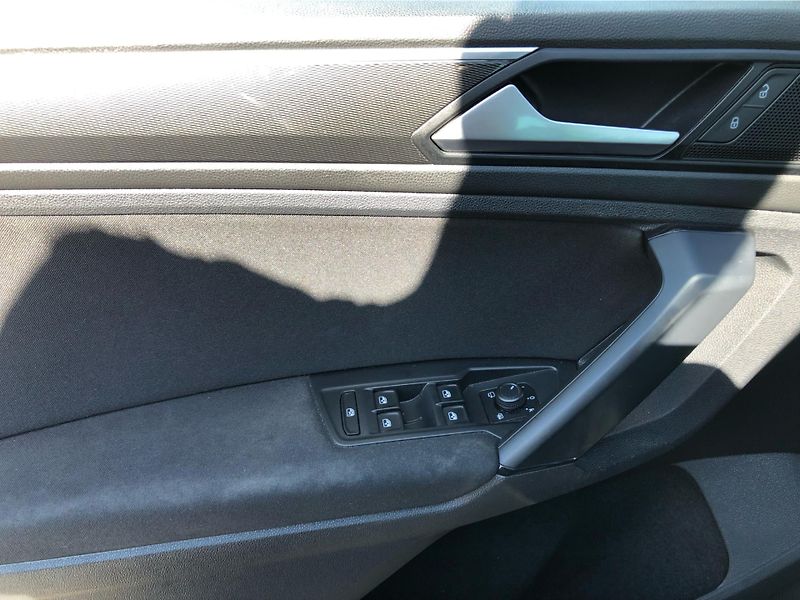 Volkswagen Tiguan 1,5TSI 110kW MARATON EDITION - fotka 19 z 23