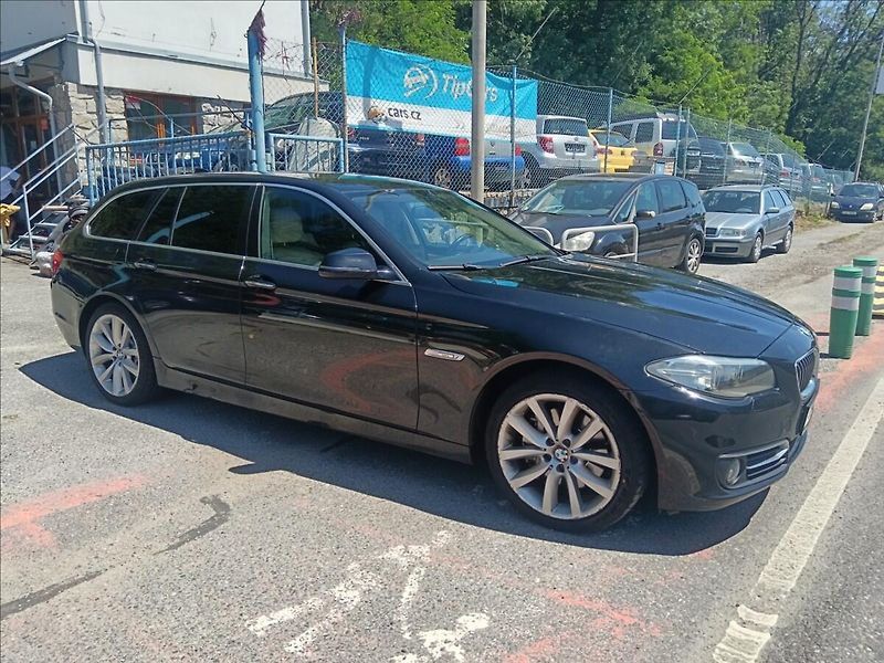 BMW Řada 5 2,0 525D Xdrive - fotka 15 z 24