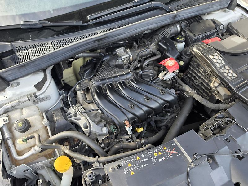 Renault Mégane 1.6 i Limited Xenon  - fotka 18 z 20