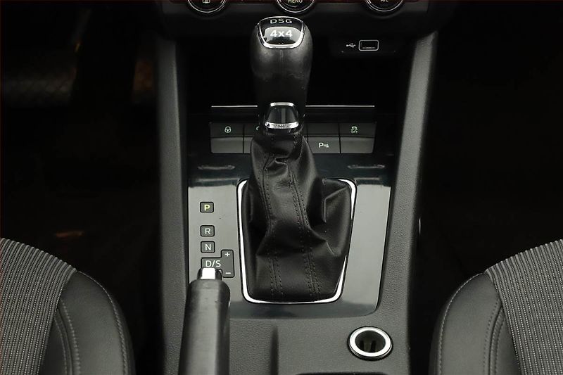 Škoda Octavia (2019) Style 2.0 TSI, 4X4, Automat - fotka 13 z 17