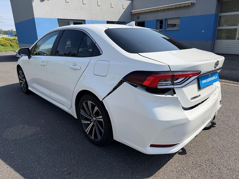 Toyota Corolla 1,5i 92kW manual navi. závěs - fotka 6 z 21