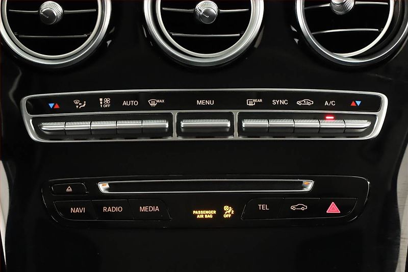 Mercedes-Benz GLC (2018) AMG line 250 - fotka 19 z 20