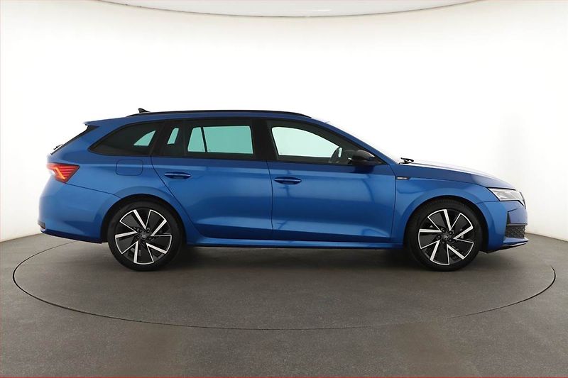 Škoda Octavia (2025) 2.0 TSI, SPORTLINE, KEYLESS - fotka 6 z 23