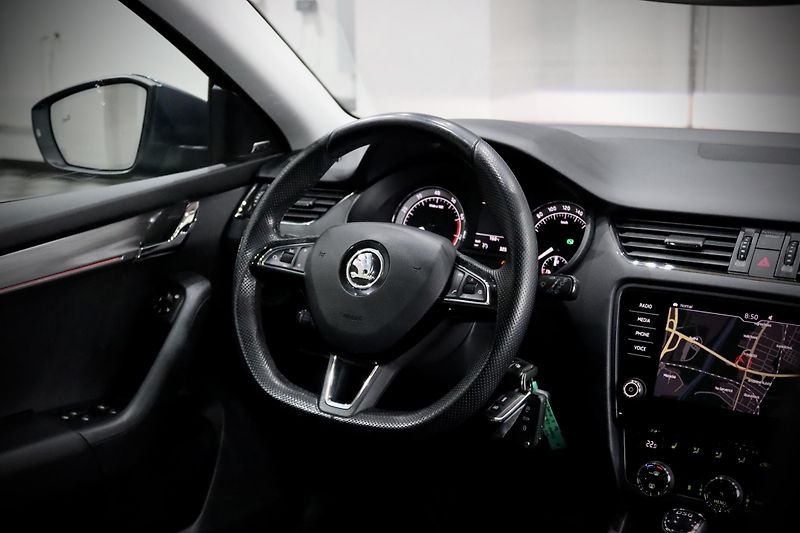 Škoda Octavia 3 FL Combi 1.4 TSI 110 kW DSG - fotka 17 z 43