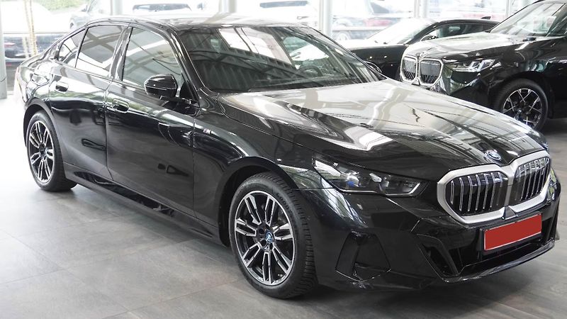 BMW i5 xDrive40 M-Sport HuD 360 Venti - fotka 3 z 24