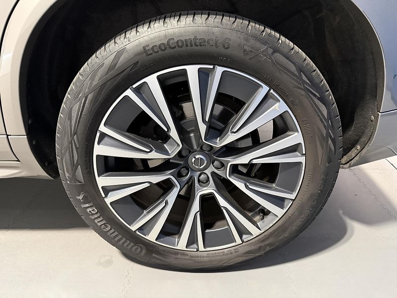 Volvo XC90 B5 AWD diesel Inscription Auto - fotka 16 z 16