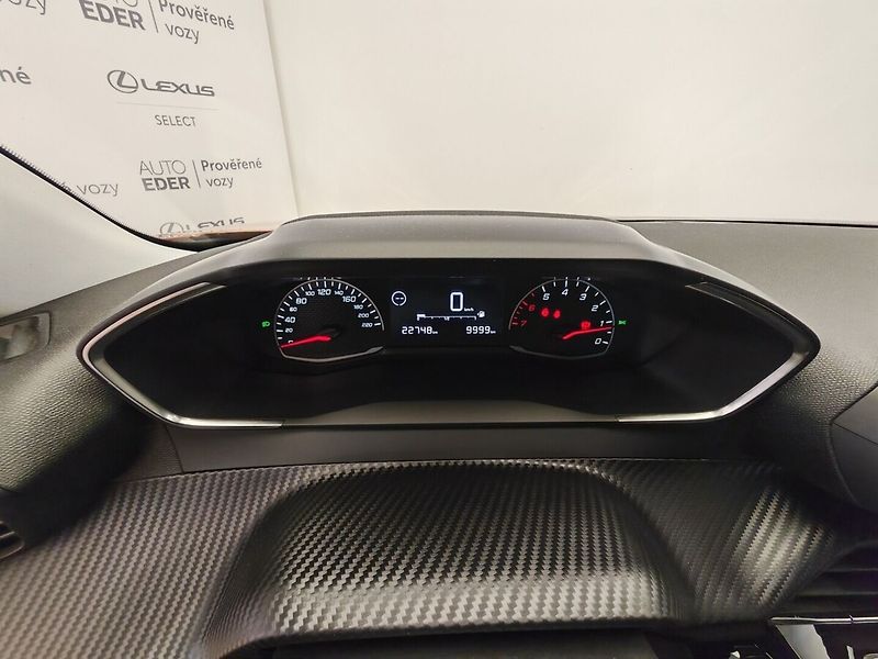 Peugeot 2008 1.2 Benzin - fotka 28 z 35
