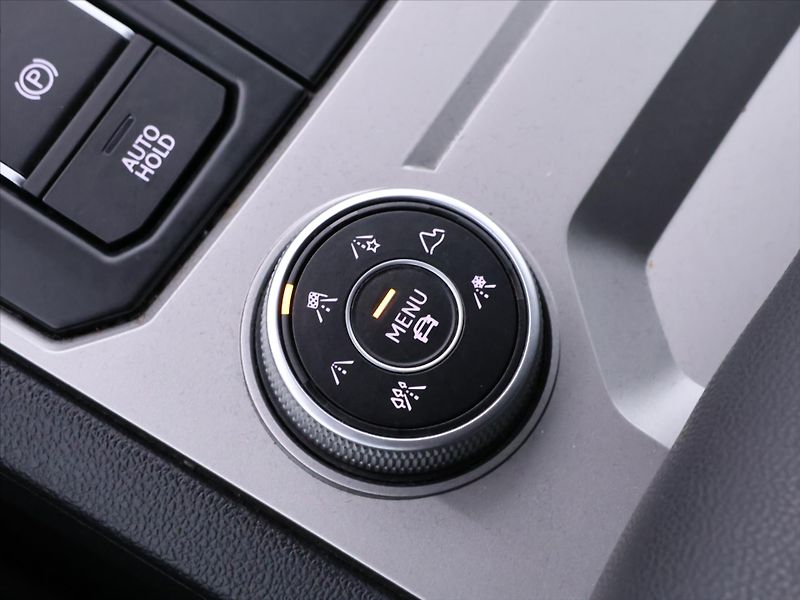 Volkswagen Touareg 3,0 TDI 170kW DSG 4M LED CZ - fotka 25 z 31