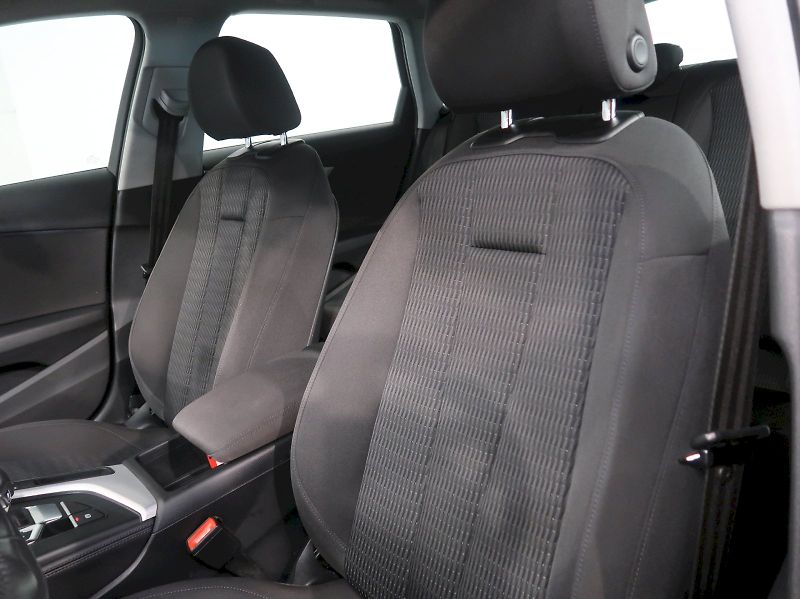 Audi A4 (2019) 40TDI 140KW 4x4 WEBASTO NAVI - fotka 16 z 39