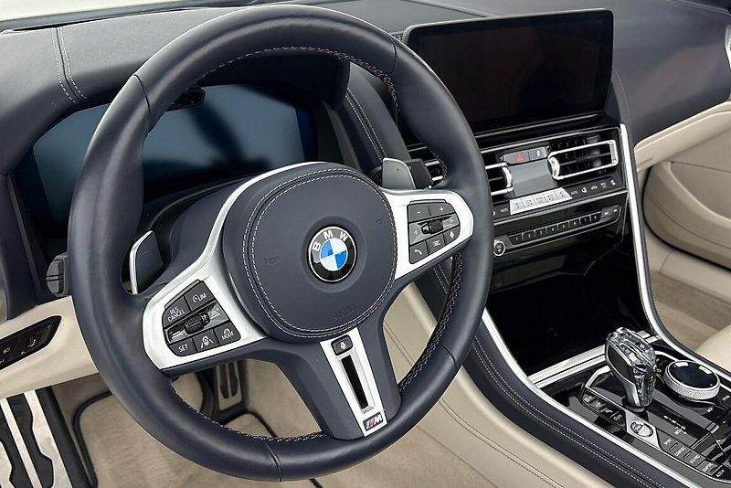 BMW Řada 8 M850i xDrive - fotka 28 z 33