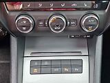 Škoda Octavia (2014) 1.4 TSi, Elegance, DSG, bixen - náhled 18