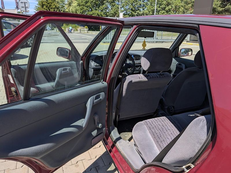 Škoda Felicia 1,3 50kW TAŽNÉ ,CENTRÁL   - fotka 14 z 16