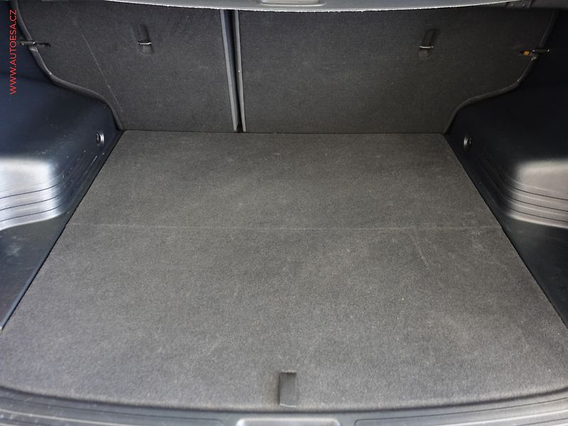 Hyundai ix35 (2015) 2.0 GDi, 2.maj,ČR, Trikolor - fotka 7 z 23