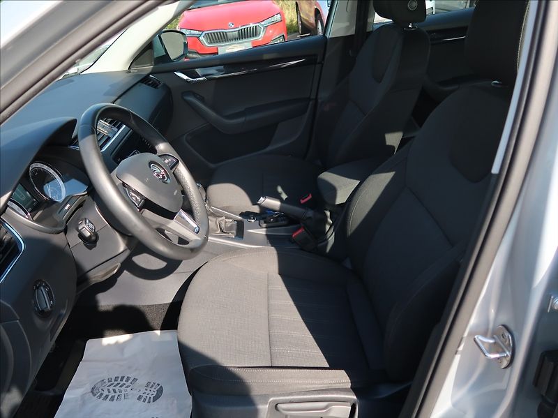 Škoda Octavia 1,6 TDi,85kW,Style,ČR,serv.kn. - fotka 12 z 28