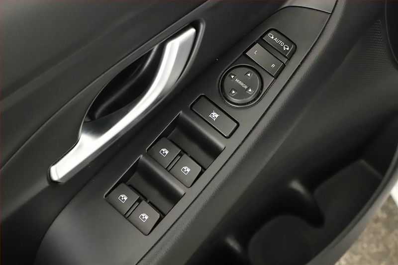 Hyundai i30 (2023) 1.0 T-GDI, Automat, ČR,1.maj - fotka 11 z 14