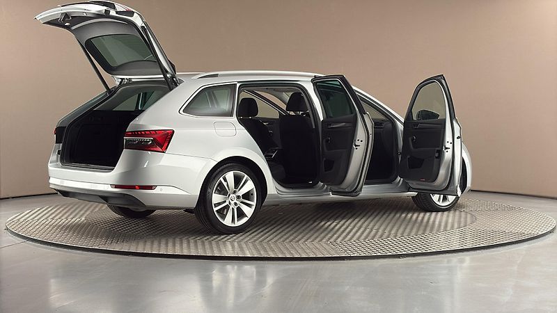 Škoda Superb 2.0 TDI DSG 4x4 Style Combi - fotka 6 z 32