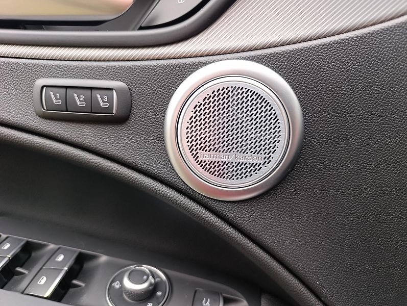 Alfa Romeo Stelvio Veloce 2,0 Turbo 280k AWD - fotka 19 z 32