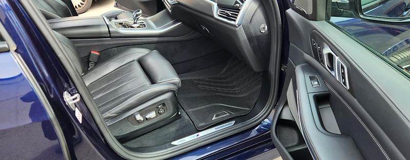 BMW X5 (2020) M50d SERVIS TAŽNÉ ČR IDIVIDUAL - fotka 22 z 48