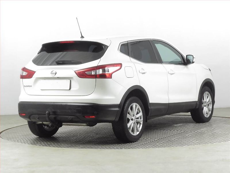 Nissan Qashqai (2015) 1.6 dCi, Automat, Serv.kniha - fotka 5 z 20
