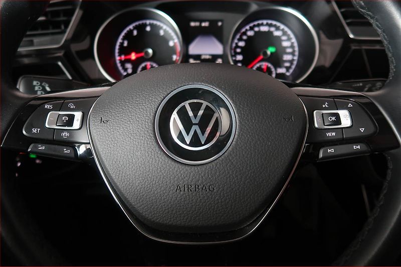 Volkswagen Touran (2022) 1.5 TSI - fotka 18 z 21