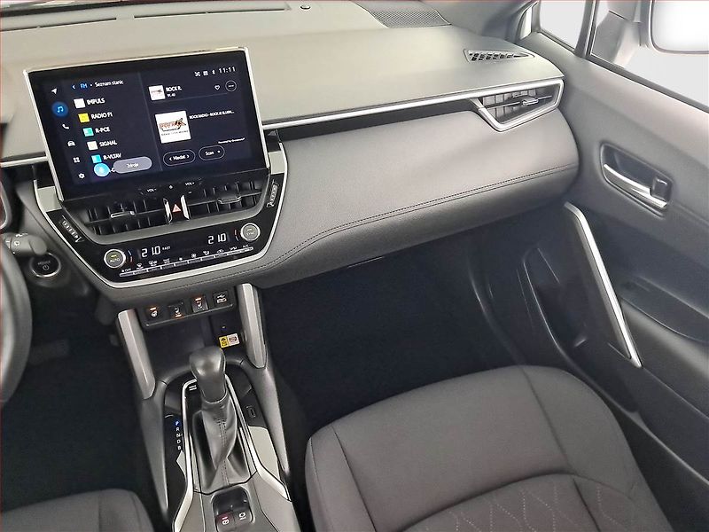 Toyota Corolla Cross (2024) 2.0 Hybrid AWD - fotka 8 z 19