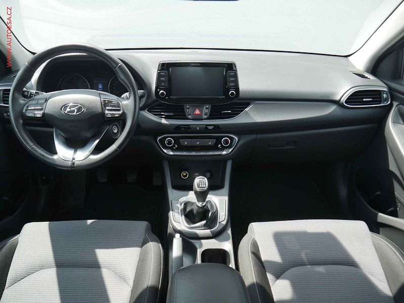 Hyundai i30 (2021) 1.5 DPi, ČR, AC, LED, kamera - fotka 8 z 15