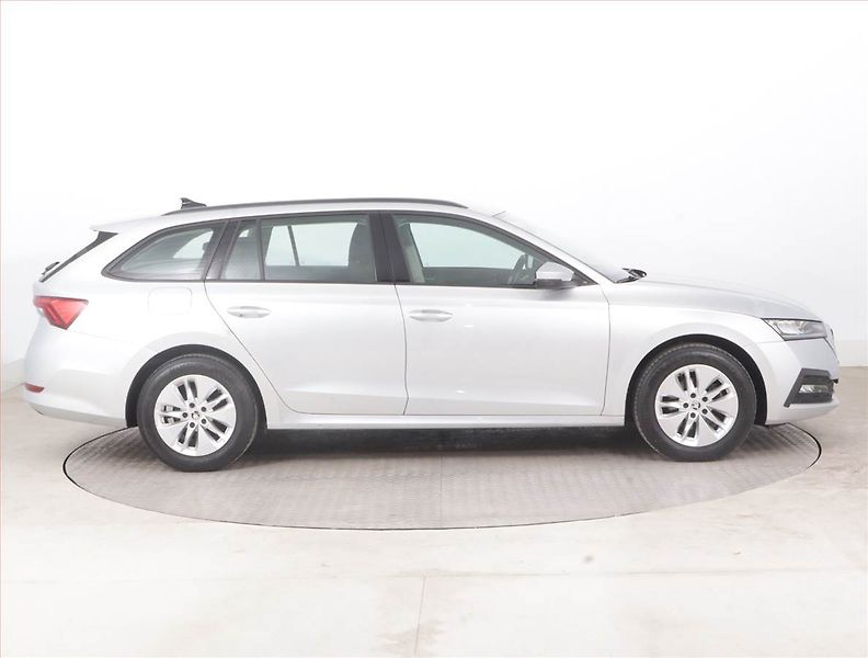 Škoda Octavia (2022) Ambition 2.0 TDI, ČR,1.maj - fotka 6 z 15
