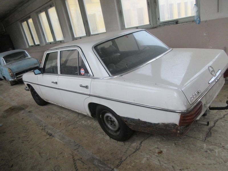 Mercedes-Benz 115 (1975) - fotka 7 z 16
