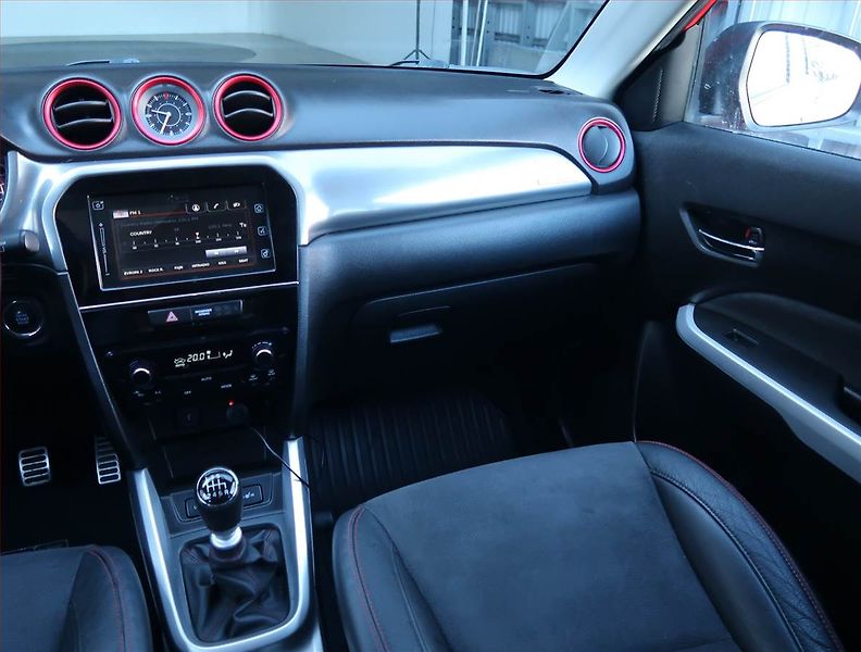 Suzuki Vitara (2017) 1.4 BoosterJet, 4X4, Kůže - fotka 8 z 16