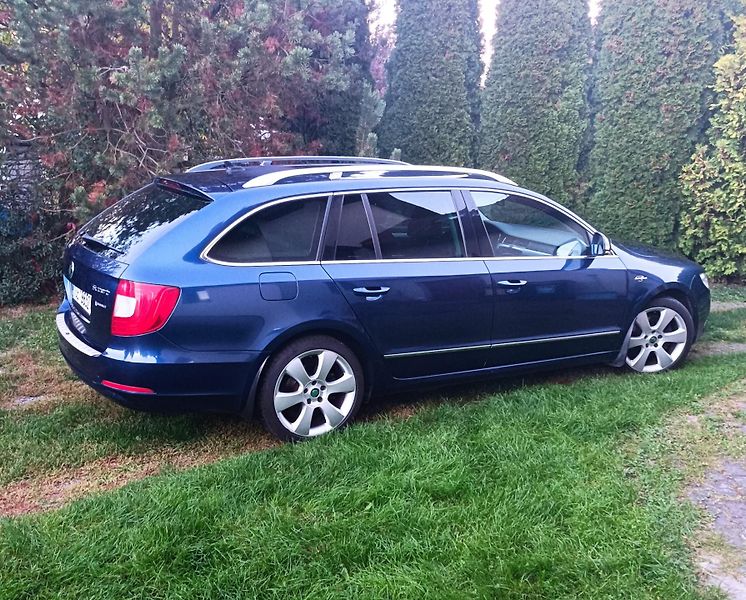 Škoda Superb (2010) Combi 2.0 TDI DSG - fotka 2 z 4