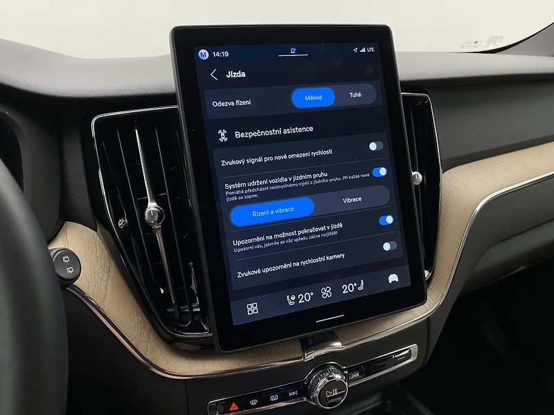 Volvo XC60 T8 AWD RECHARGE PLUS DARK CZ - fotka 51 z 66