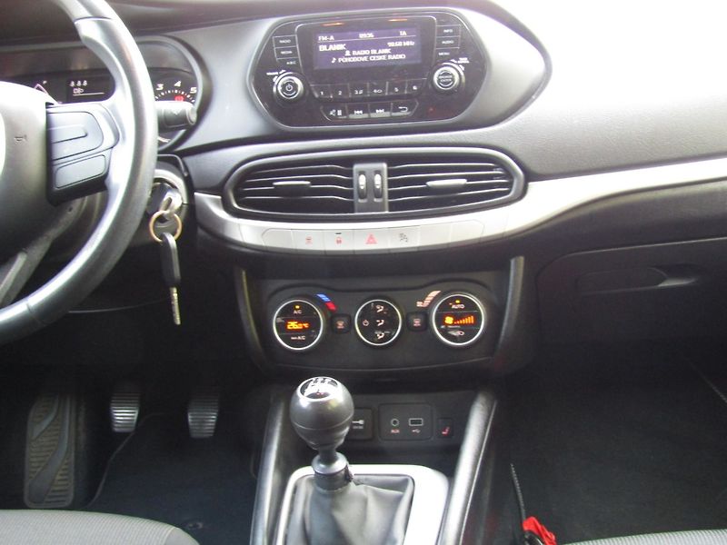 Fiat Tipo (2018) 1.4 16V 70kW - fotka 17 z 39