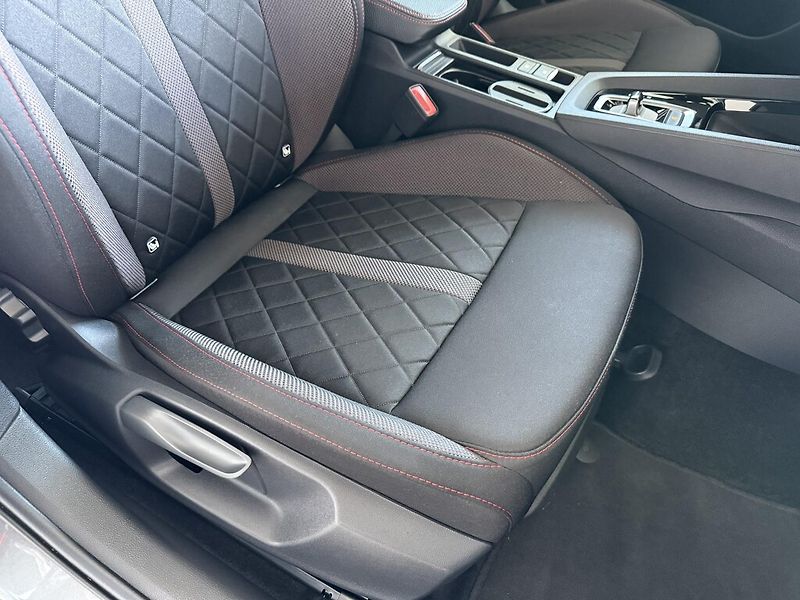 Škoda Octavia Combi DSG 2,0 TSi 195 kW RS - fotka 24 z 26