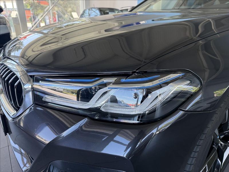 BMW Řada 5 3,0   530xDrive,Mpaket,4x4,Las - fotka 8 z 45