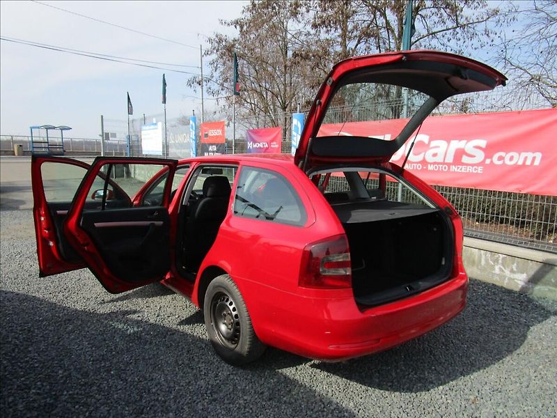 Škoda Octavia Combi 1.9TDi Ambiente, Klima - fotka 30 z 41