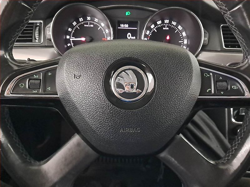 Škoda Superb (2013) 2.0 TDI, Xenony, Tempomat - fotka 17 z 20