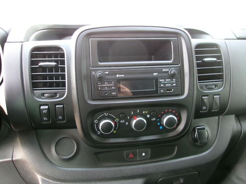 Renault Trafic 2.0 dCi 6míst REZERVACE - fotka 13 z 16