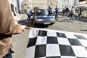 Start letošní jízdy Oldtimer Express v Praze.