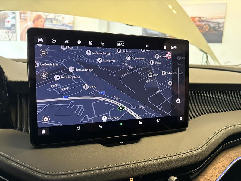 Škoda Superb 2.0TDi L&K 142kW 4x4 - fotka 21 z 25