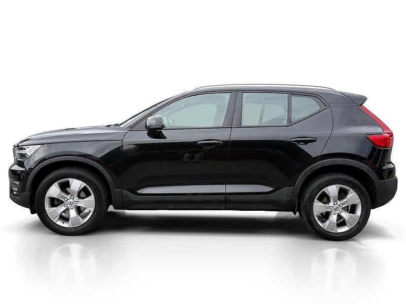 Volvo XC40 T2 FWD // CORE // PANORAMA - fotka 2 z 30